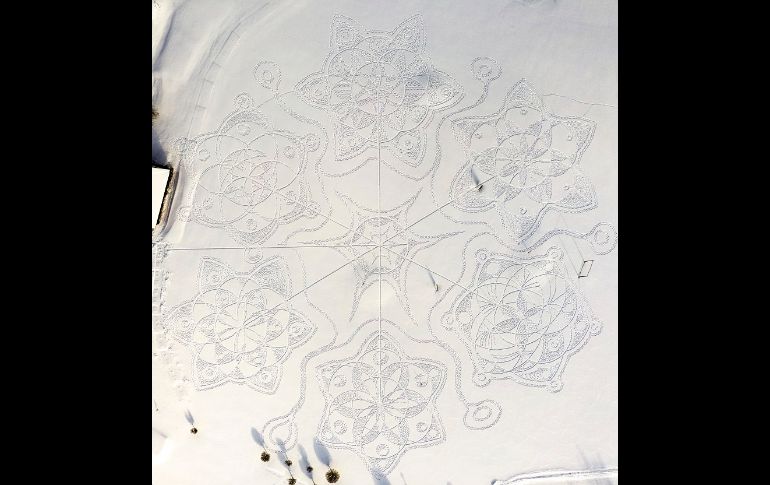 Resaltan el carácter efímero de la obra, pues la borrará la próxima nevada o el viento. AP/P. Lintusaari