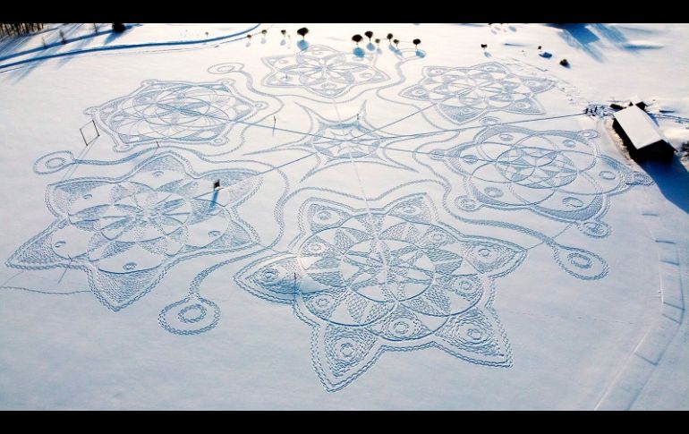 Resaltan el carácter efímero de la obra, pues la borrará la próxima nevada o el viento. AP/J. Pyykko