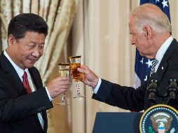 Fotografía de 2015 del presidente chino Xi Jinping y el entonces vicepresidente Joe Biden. AFP/P. Richards