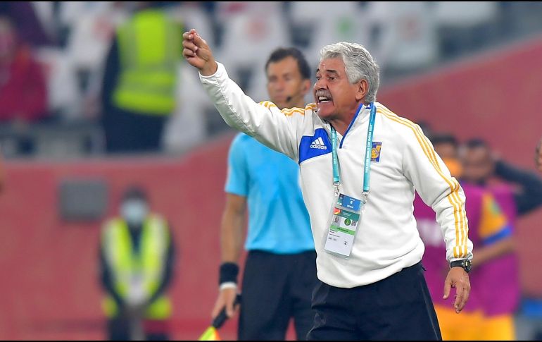 Ricardo Ferretti se enteró de la mano de Robert Lewandowski, delantero del Bayern Munich, previo al gol de la derrota en la final del Mundial de Clubes. EFE / N. Thekkayil