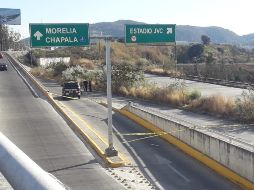 Las bolsas fueron llevadas a las instalaciones del Instituto Jalisciense de Ciencias Forenses, donde se llevarán a cabo los análisis correspondientes. ESPECIAL