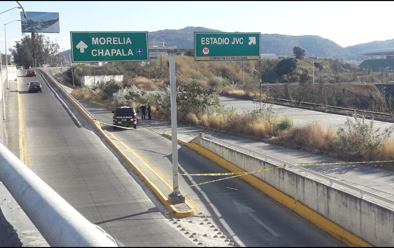 Las bolsas fueron llevadas a las instalaciones del Instituto Jalisciense de Ciencias Forenses, donde se llevarán a cabo los análisis correspondientes. ESPECIAL