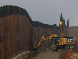 ''Casi todos hicieron sus tramos de muro y ahora el presidente Biden decide que ya no va a construir muro en la frontera, entonces es un hecho histórico'', declaró AMLO. AFP / ARCHIVO