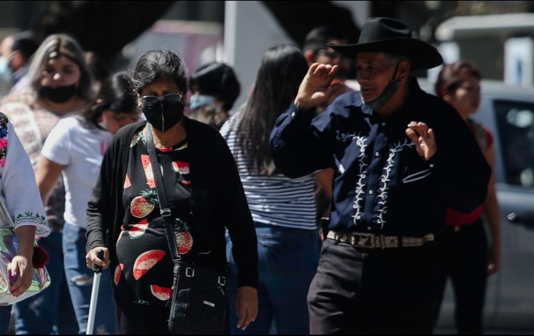 Los adultos mayores serán vacunados después de que se termine con la inoculación del personal médico que atiende a los contagiados de COVID-19. EL INFORMADOR/G. Gallo