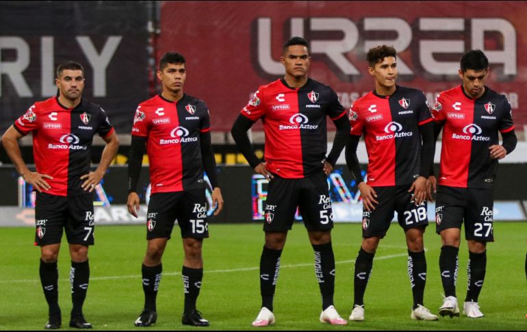 Sin mayores protocolos y medidas sanitarias, el zaguero Anderson Santamaría (C) se encontraba en una fiesta. El viernes, la Liga y Atlas informaron que no hay un sólo caso positivo en el equipo. IMAGO7