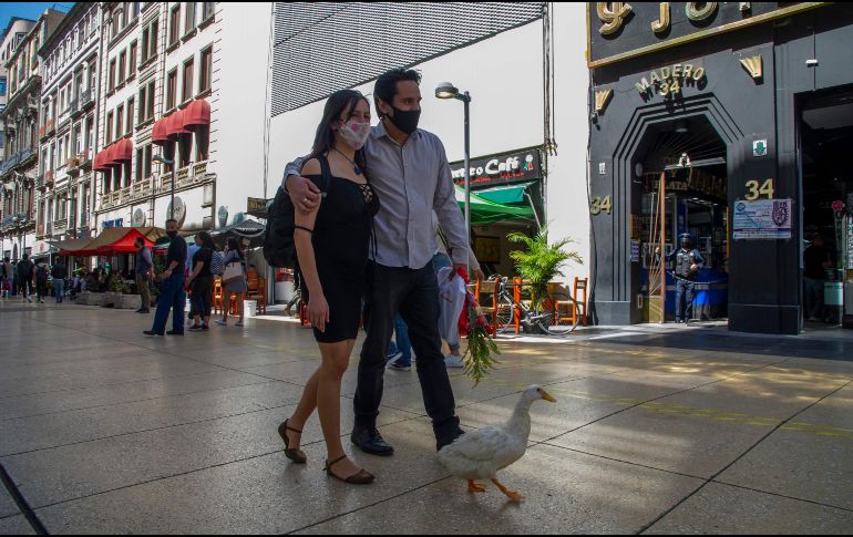 Hay 64 mil 477 casos activos estimados de COVID-19 en el país. AFP / C. Cruz
