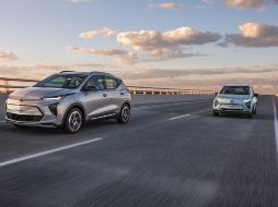 El nuevo Bolt EUV junto con el rediseñado Bolt EV 2022. ESPECIAL