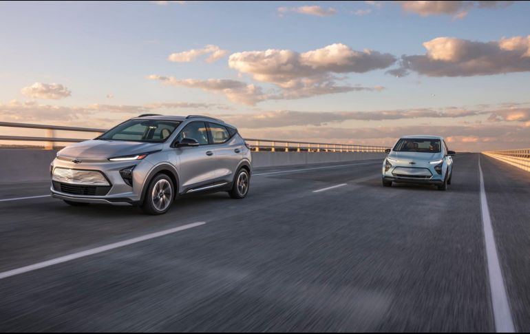 El nuevo Bolt EUV junto con el rediseñado Bolt EV 2022. ESPECIAL