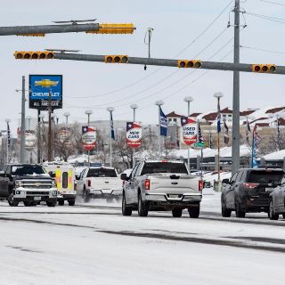 Tormenta invernal en EU retrasó envío de vacunas Pfizer a México