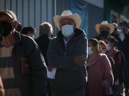 La estrategia fue llamar por teléfono a las personas para confirmar su hora de asistencia, sin embargo, al recibir al resto se decidió no dejar a nadie sin la vacuna.
