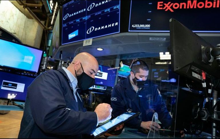 Entre 11 sectores que componen el S&P 500, sólo tres estaban en alza, en particular los bancos y el energético. AP/N. Pereira
