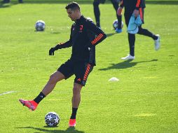 FIGURA. Cristiano Ronaldo busca guiar a su equipo a los Cuartos de Final a costa del Porto. AFP