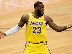 LÍDER. Ante la ausencia de Anthony Davis, LeBron James consiguió 30 puntos, 13 rebotes y siete asistencias. AFP