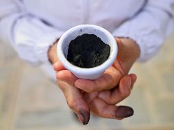 Una opción para obtener ceniza son las hojas de los misales que no se utilicen. AFP/L. Robayo