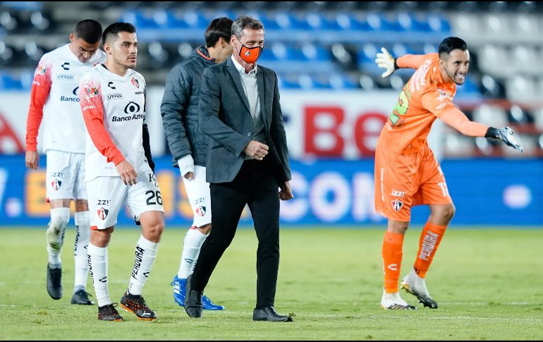 Pese a la mejoría de Atlas en sus últimos partidos del Guard1anes 2021, los rojinegros aún tienen una cuenta pendiente con sus aficionados: volver a ganar como local. IMAGO7