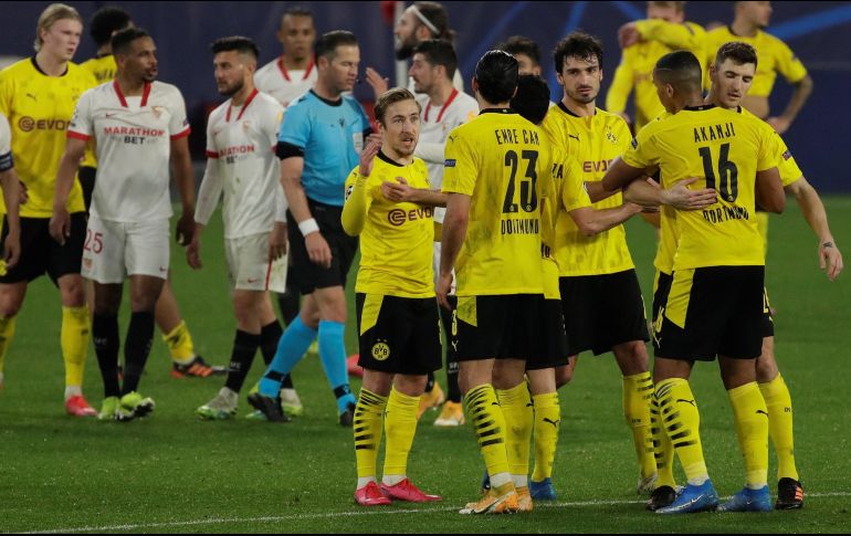 Mahmoud Daoud equilibró (19), Haaland culminó la remontada (27, 43) y Luuke de Jong puso el 3-2 (84). EFE / J. Munoz