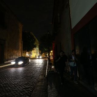 AMLO pide reducir consumo de luz de las 6 a las 11 de la noche