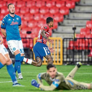 Europa League: Napoli cae ante Granada y está contra las cuerdas