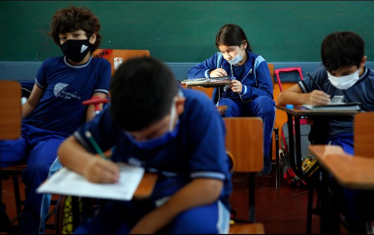 Acudir a las sesiones será una decisión voluntaria tanto para las escuelas como para los padres de familia. AP/J. Sáenz