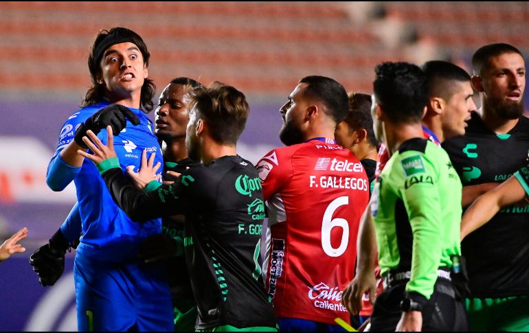 El duelo entre Atlético de San Luis y Santos Laguna tuvo más polémica que futbol. Imago7
