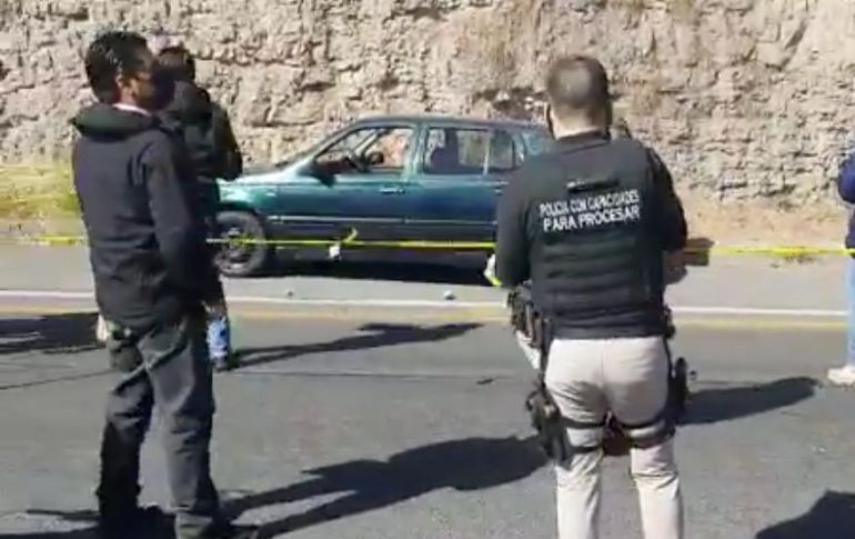 Se localizaron cuatro casquillos de arma larga esparcidos alrededor del vehículo. AFP /ARCHIVO