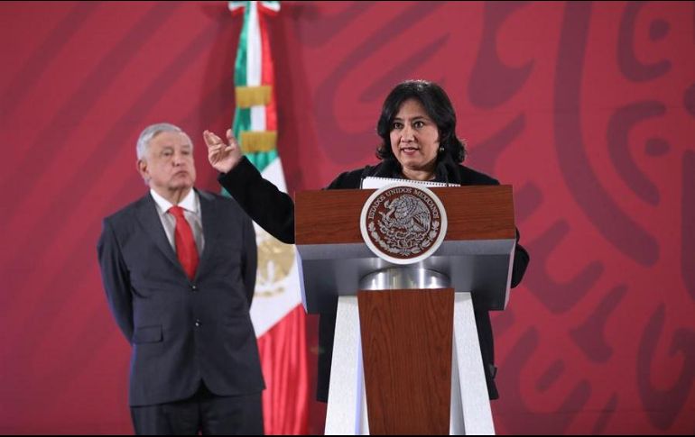 La titular de la Secretaría de Función Pública (SFP), Irma Eréndira Sandoval (d), refrenda su compromiso contra la corrupción. EFE/ARCHIVO