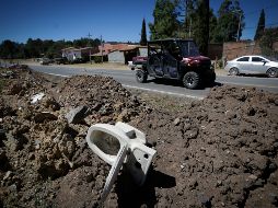 Este medio de comunicación observó que a lo largo de la carretera hay escombros y desechos como basura orgánica, tubos, animales muertos y hasta un escusado. EL INFORMADOR/F. Atilano
