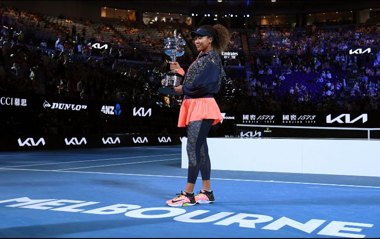 La japonesa posa con su trofeo del torneo. AP / A. Brownbill