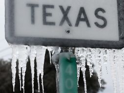 Las nevadas que han asolado a Texas en los últimos días dejaron a oscuras a millones de usuarios, aunque ya se ha ido restableciendo paulatinamente el suministro eléctrico. AFP / J. Raedle