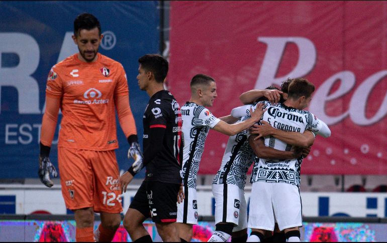 Este gol llegó luego de que Brayton Vázquez cometiera un penal con tintes rigoristas sobre Henry Martin. Imago7