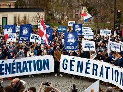 REACCIÓN. Los inconformes con la cancelación del colectivo fundado en 2012. El saldo de la manifestación fue de 26 detenidos. EFE