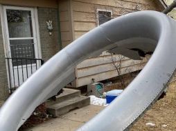 La carcasa de un motor cayó en el jardín de una vivienda. BROOMFIELD PD