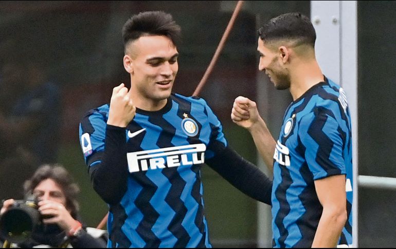 DOBLETE. Lautaro Martínez (izquierda) salió en un gran día frente a los archirrivales del Milan. AFP