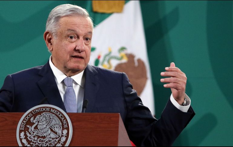 En su conferencia de prensa, en Palacio Nacional, AMLO señala que en el periodo neoliberal fue un desastre. EFE / J. Pazos
