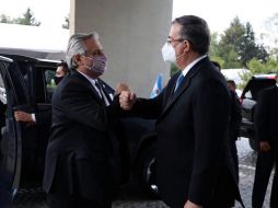 El canciller Marcelo Ebrard, acompañó al presidente argentino, Alberto Fernández. AFP