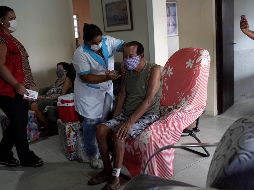 En Brasil, esta autorización final permite el uso de la vacuna para toda la población y la comercialización de las dosis. AP / ARCHIVO