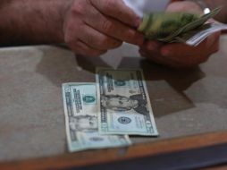 En operaciones al mayoreo, el dólar se intercambia esta tarde en 20.52 pesos. EL INFORMADOR/ARCHIVO