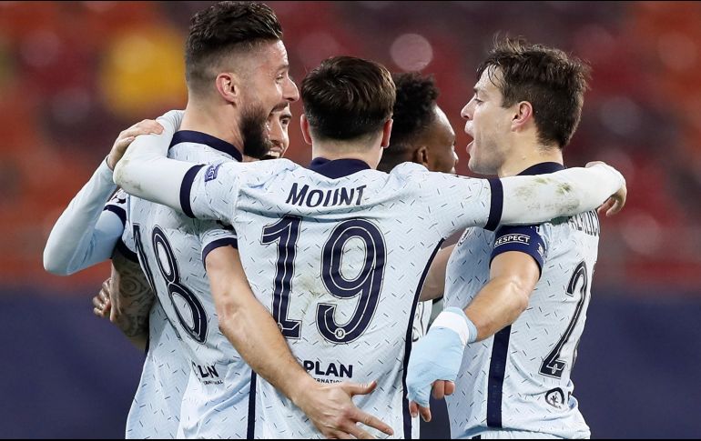 Inicialmente anulado por fuera de juego del delantero del Chelsea, el videoarbitraje acabó dando por bueno el tanto. EFE / R. Ghement