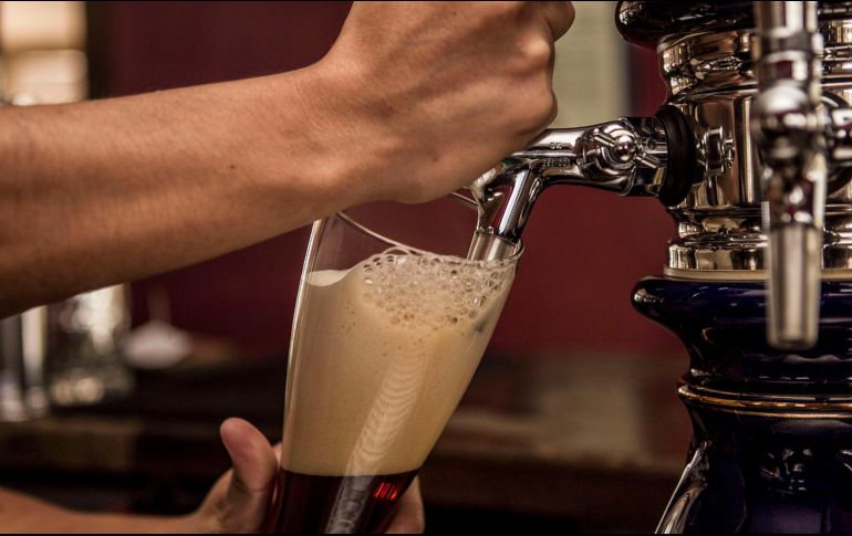 Como forma de incentivar a la población a seguirse vacunando, un bar de Tel Aviv ofrece, principalmente a los jóvenes, bebidas gratis, siempre y cuando estas no contengan alcohol. EL INFORMADOR / ARCHIVO