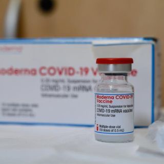 COVID-19: Vacuna de Moderna contra la cepa sudafricana, lista para ensayos