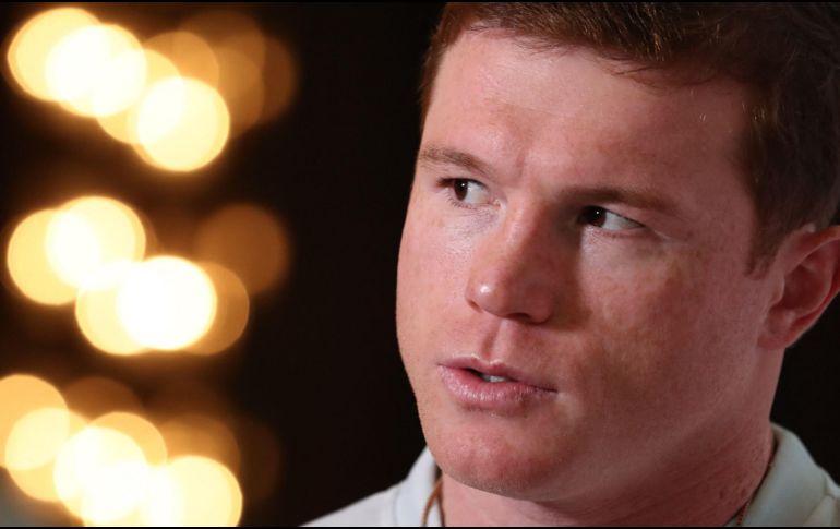 Para la pelea que sostendrá contra Avni Yildirim en Miami, el ''Canelo'' arribó con una pijama Dolce & Gabbana, con un valor superior a los 60 mil pesos. AFP / E. Molholland