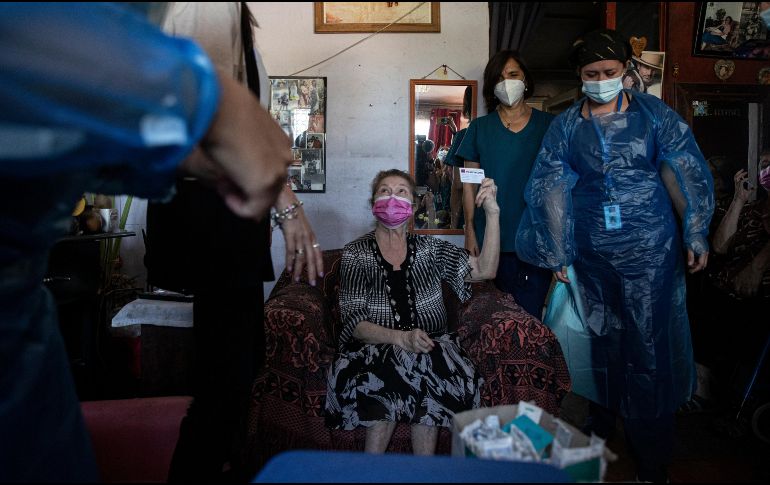 La meta del gobierno del presidente Sebastián Piñera es vacunar a cinco de sus 19 millones de habitantes a fines de marzo y al 80% de su población total a fines de junio, es decir, a 15 millones. AP / E. Félix