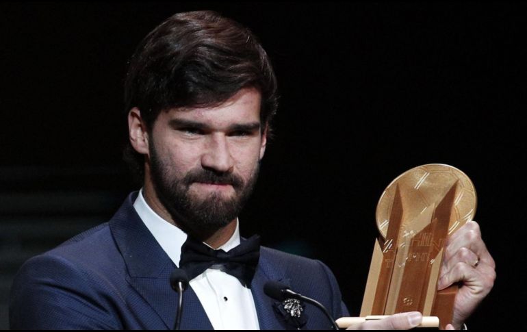 El Liverpool mandó un mensaje de apoyo a su portero, Alisson Becker, quien este miércoles perdió a su padre. EFE / ARCHIVO