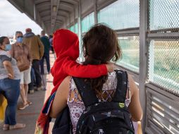 Los migrantes cruzaron por el puente que une a Matamoros, en Tamaulipas, con Brownsville, en Texas. AFP/J. Moore