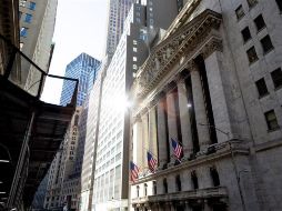 El Dow Jones perdió 559.85 puntos y se situó en las 31 mil 402.01 unidades, lastrado por empresas como Boeing, Intel, Salesforce o Apple. EFE/ARCHIVO