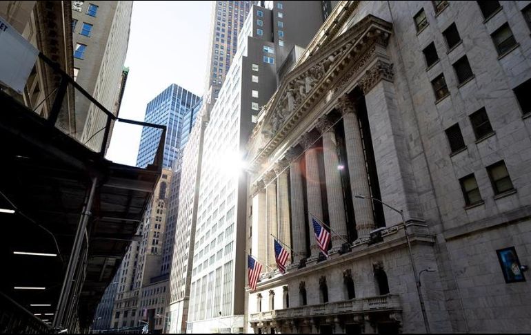 El Dow Jones perdió 559.85 puntos y se situó en las 31 mil 402.01 unidades, lastrado por empresas como Boeing, Intel, Salesforce o Apple. EFE/ARCHIVO