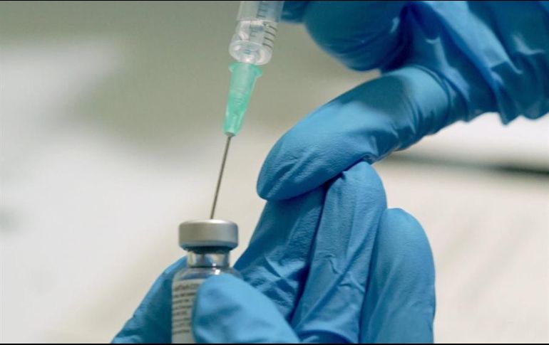 Una vez descongeladas, las dosis se pueden almacenar hasta cinco días a una temperatura de entre dos y ocho grados Cº.. EFE/ARCHIVO