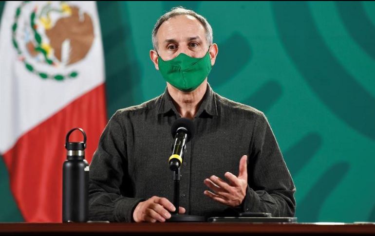 Aseguran que López-Gatell mantiene un buen estado de salud y se ha mantenido en contacto con su equipo de trabajo.. EFE/Presidencia de México