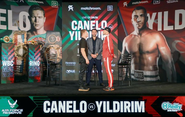 Frente a frente. Ambos peleadores se vieron las caras previo a su pleito de mañana en Miami. EFE