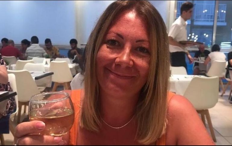 Clare Freer hace siete meses que sufre de parosmia y todo le sabe repugnante. En esta foto, cuando la comida y el vino aún le eran agradables. CLARE FREER